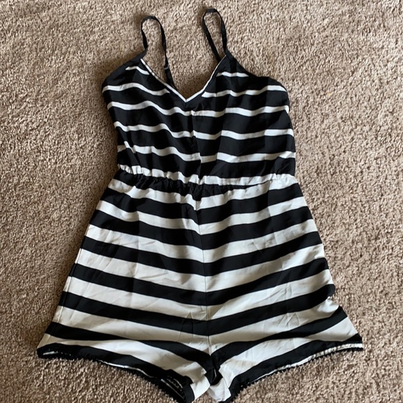 🥳 The Magic of Steve & Lindsay (s) Rompers - Picture 2 of 12